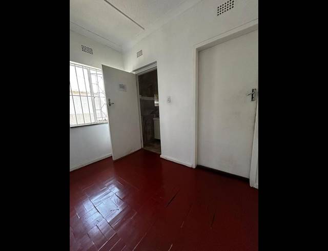 8 BEDROOM HOUSE FOR SALE IN ORANGE GROVE